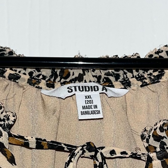 women's XXL Tiered Cheetah Print Dress With Balloon Sleeve Keyhole maxi length - Picture 2 of 11